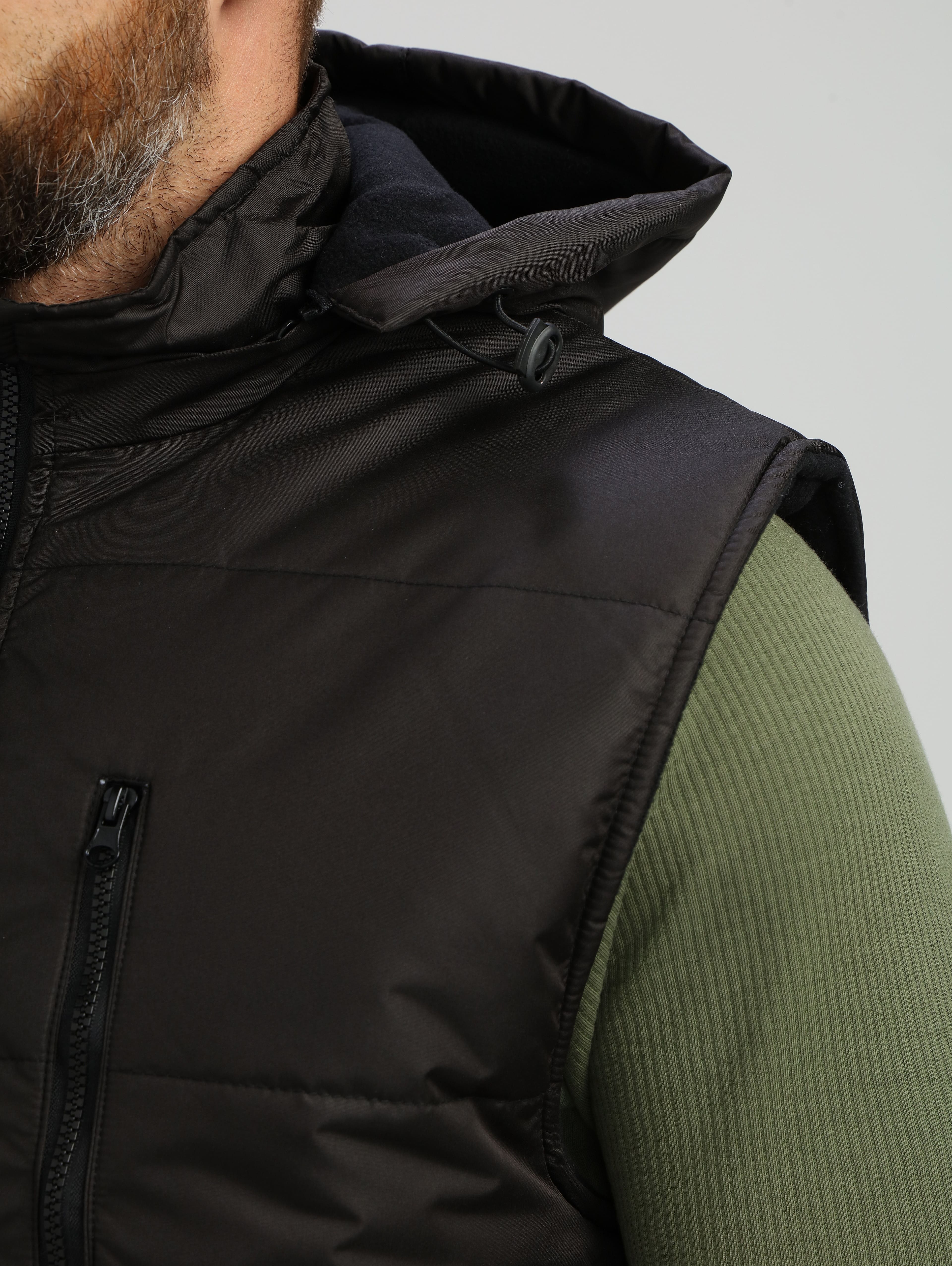 Жилет утепленный с капюшоном Респект (тк.Таслан), черный